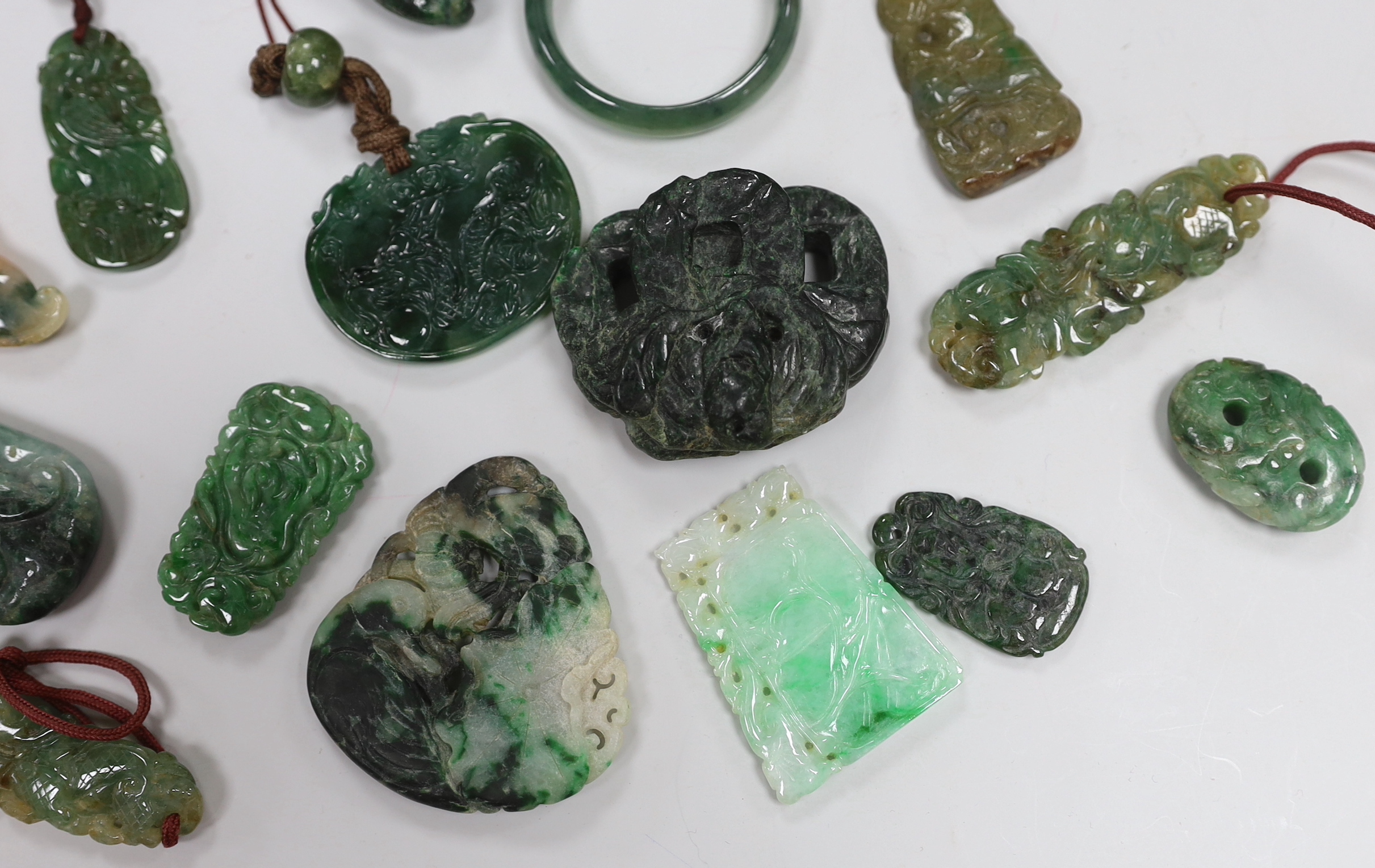 Fifteen Chinese jadeite carvings, longest approx 6.7cm